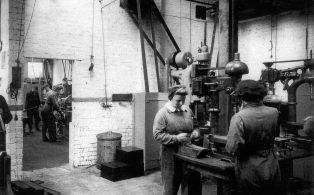 Munitions girls in the Sterling works