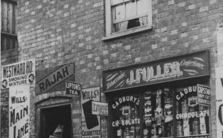 Fuller's sweetshop,  Fullers Hill circa 1909
